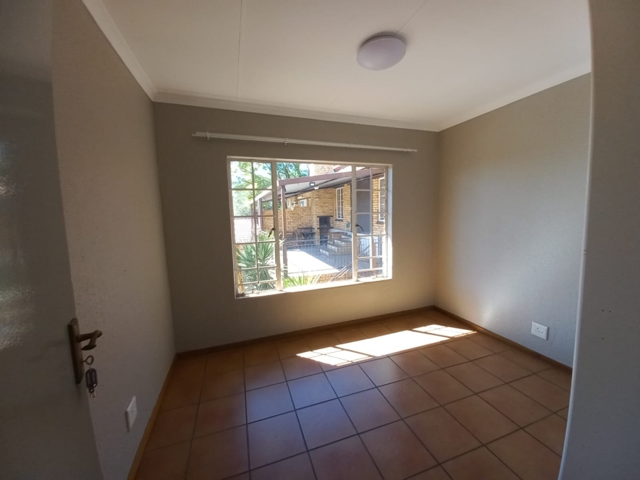 2 Bedroom Property for Sale in Safari Gardens North West